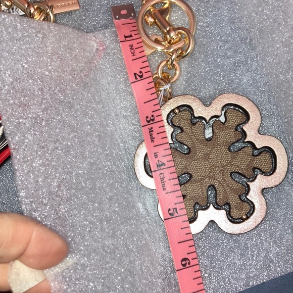 ❄️COACH LEATHER SNOW ❄️ FLAKE❄️ - Picture 5 of 9